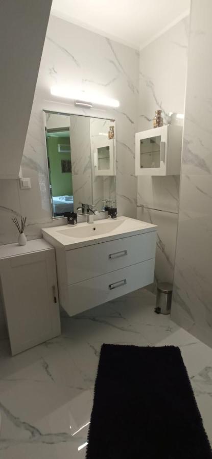 Luxury Kyara Centre Netflix Apartment