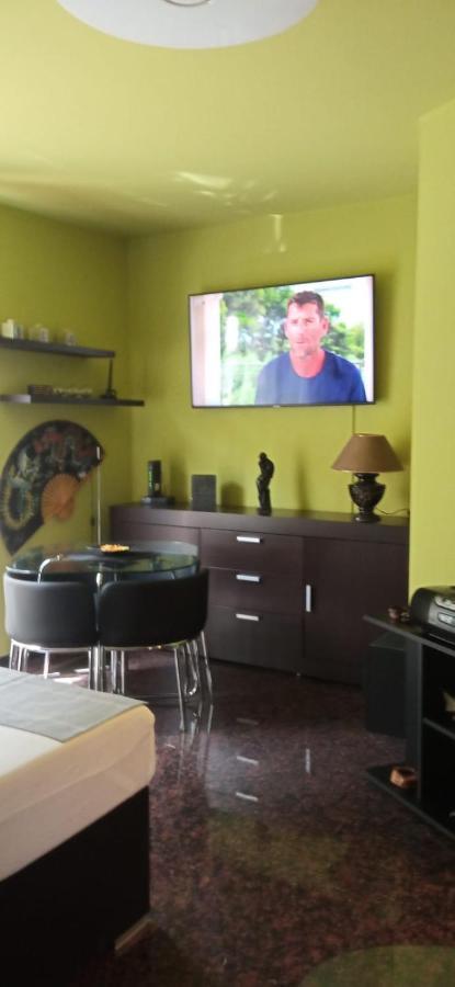 Luxury Kyara Centre Netflix * Split