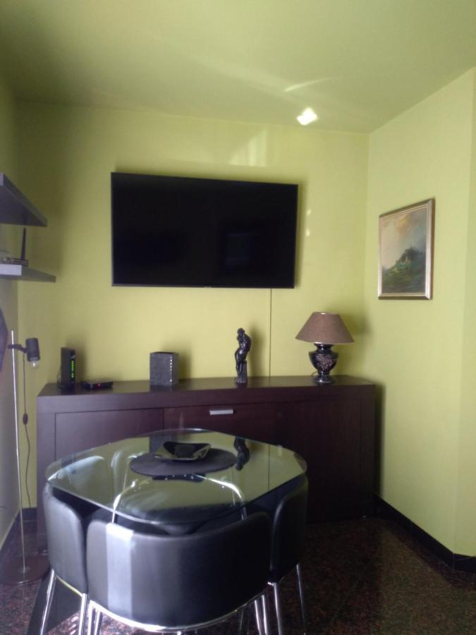 Luxury Kyara Centre Netflix Apartment Split