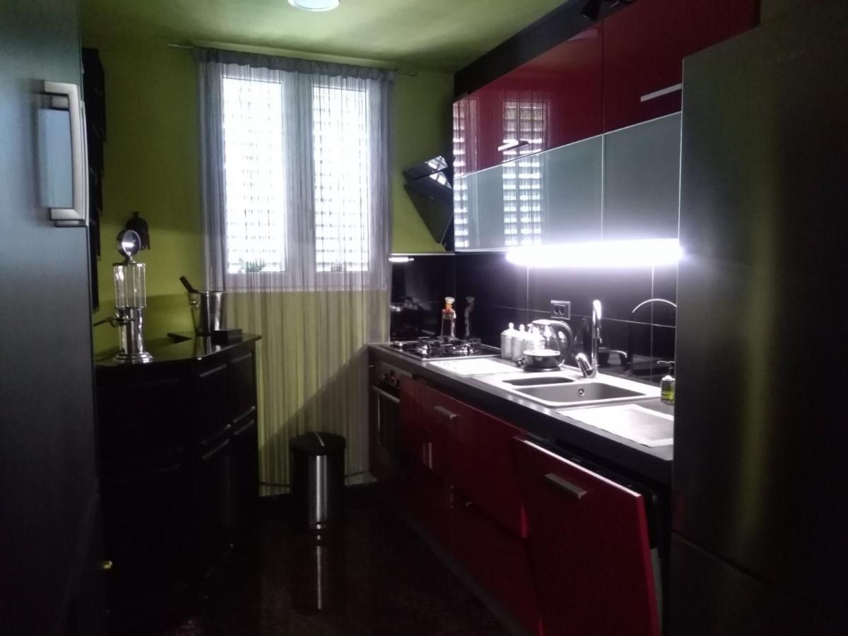 Luxury Kyara Centre Netflix * Split