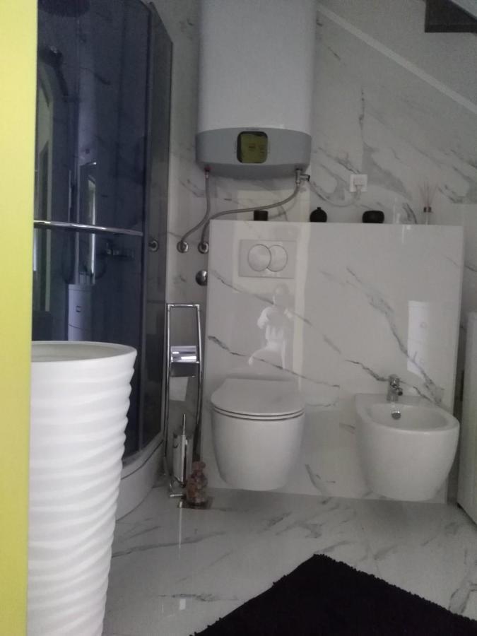 Luxury Kyara Centre Netflix * Split